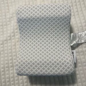 Memory foam knee pillow